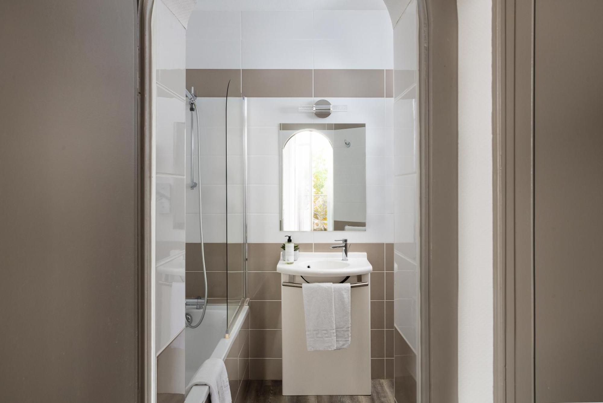 אנז'ה Hotel Suzane מראה חיצוני תמונה