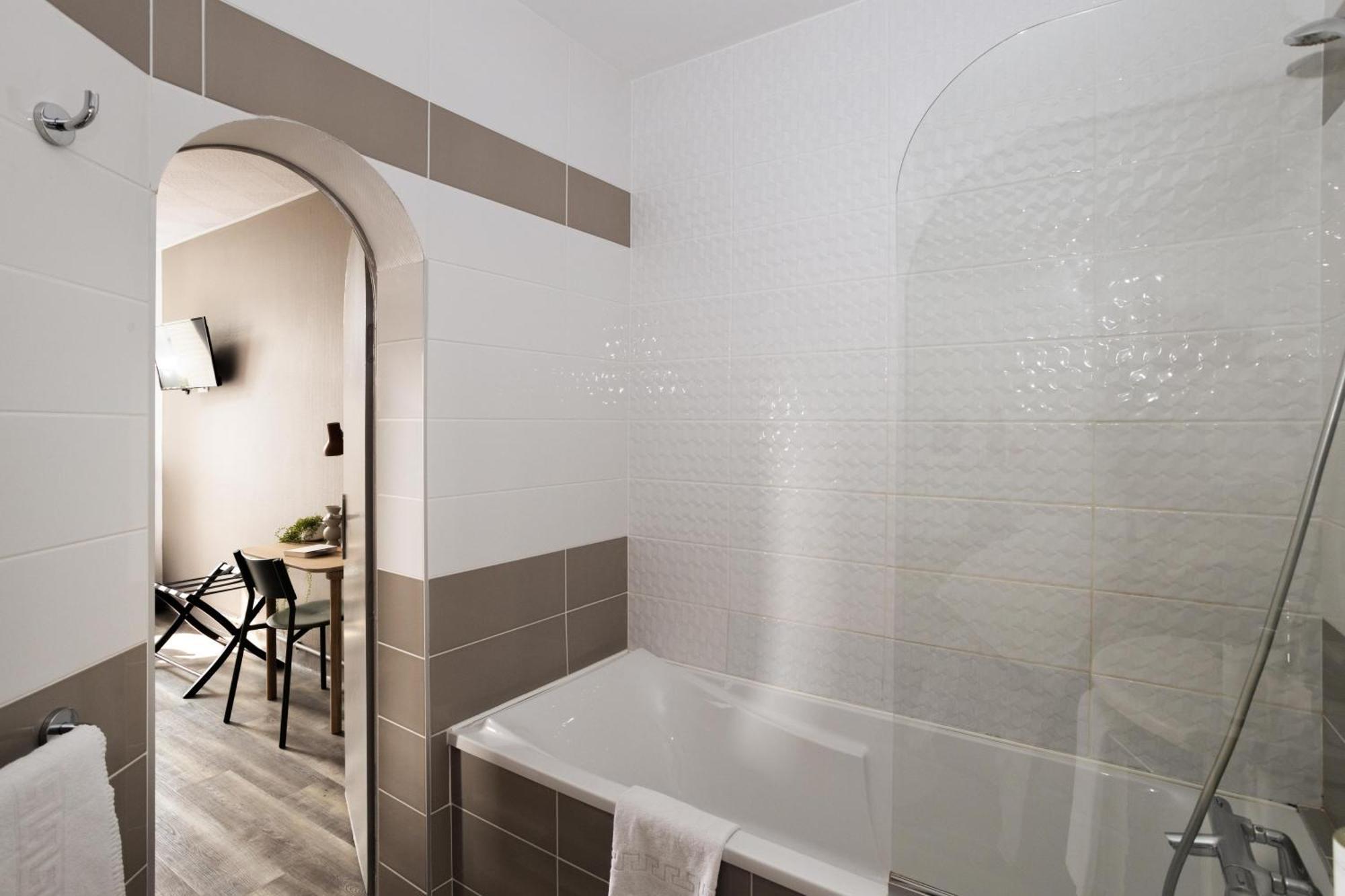 אנז'ה Hotel Suzane מראה חיצוני תמונה