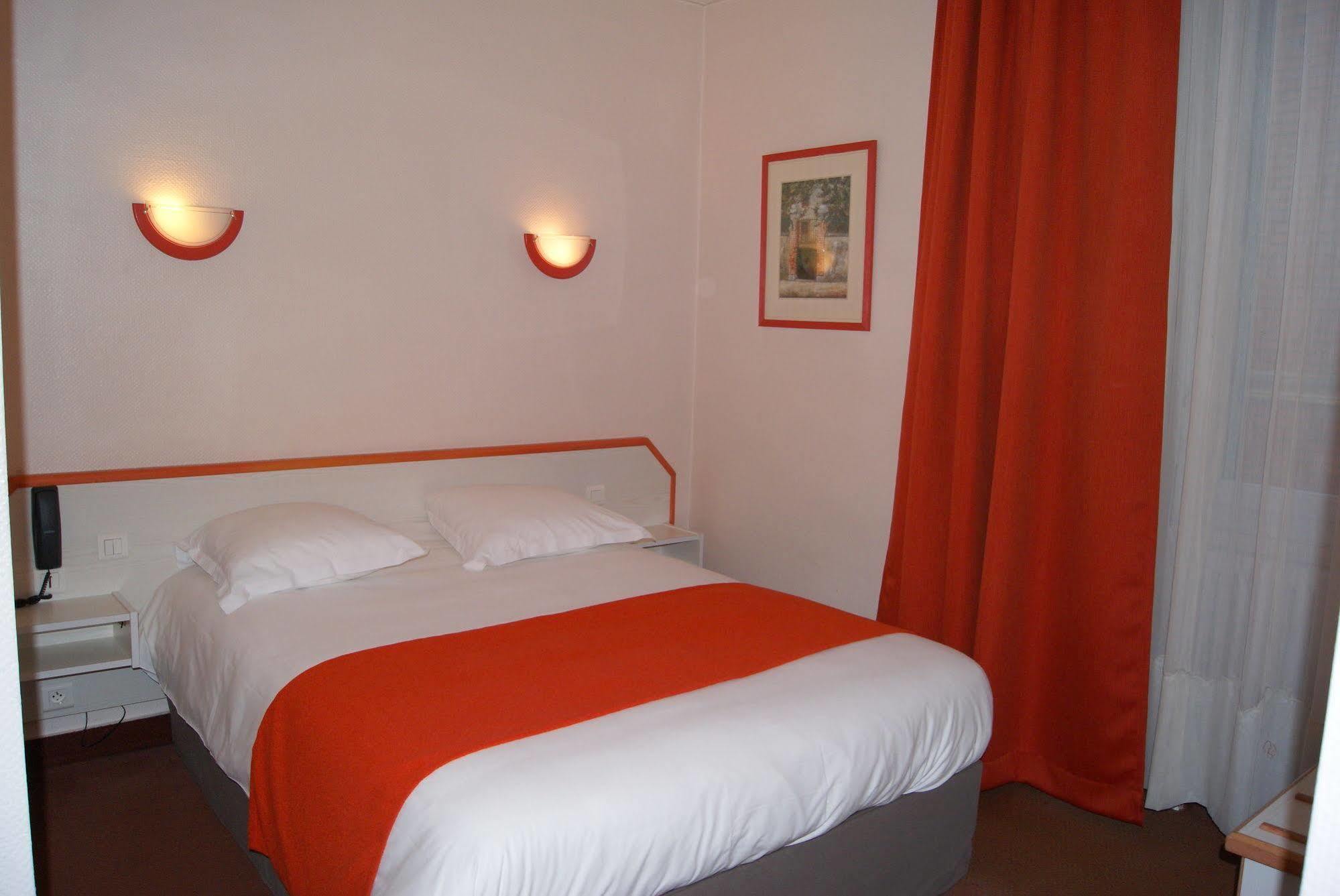 אנז'ה Hotel Suzane מראה חיצוני תמונה